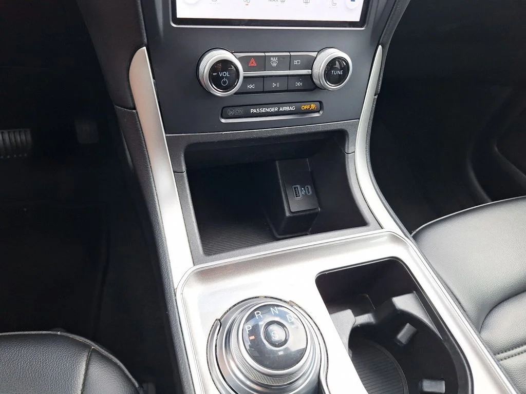 Used 2023 Oxford White Ford SEL image 14