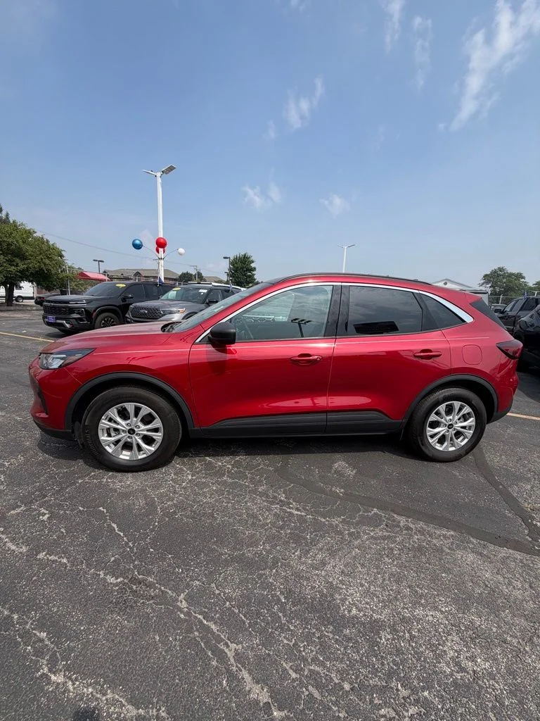 Used 2023 Red Metallic Ford Active image 5