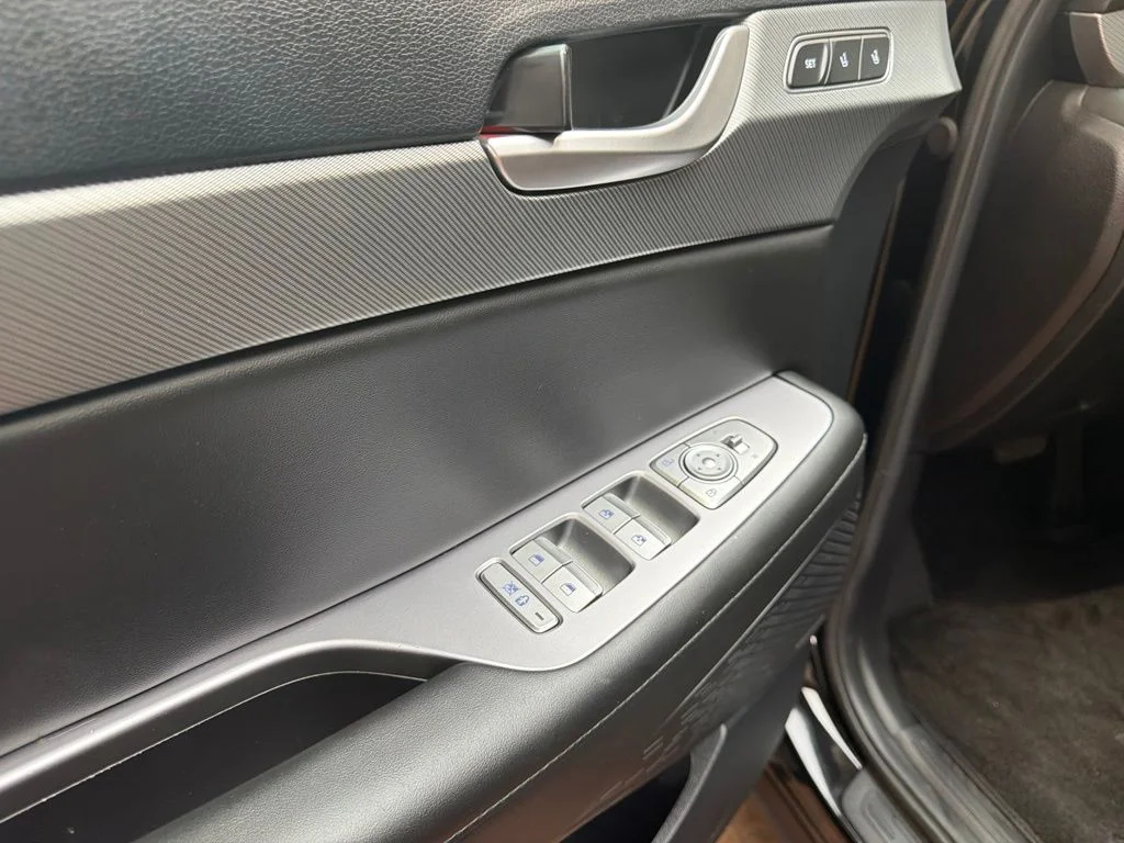 Used 2024 Abyss Black Pearl Hyundai SEL image 25