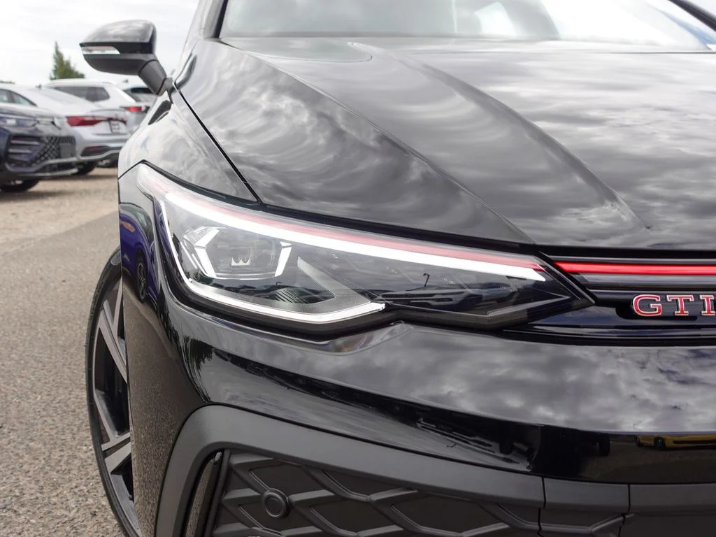 New 2026 Mythos Black Metallic Volkswagen 2.0T SE image 4