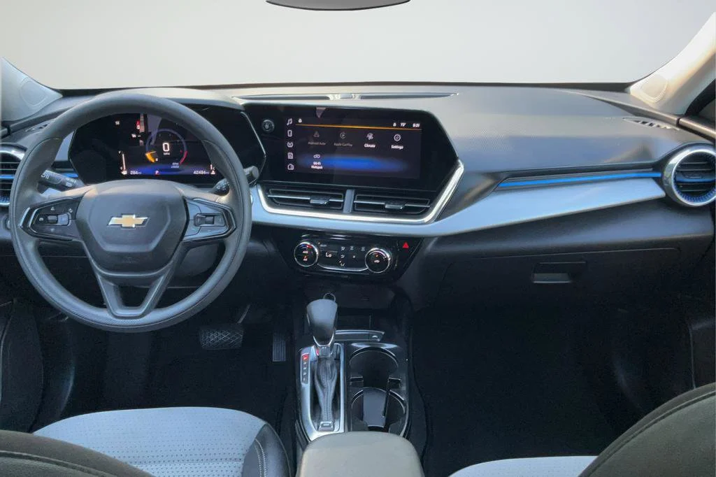 2025 Chevrolet Trax LT - Photo 12