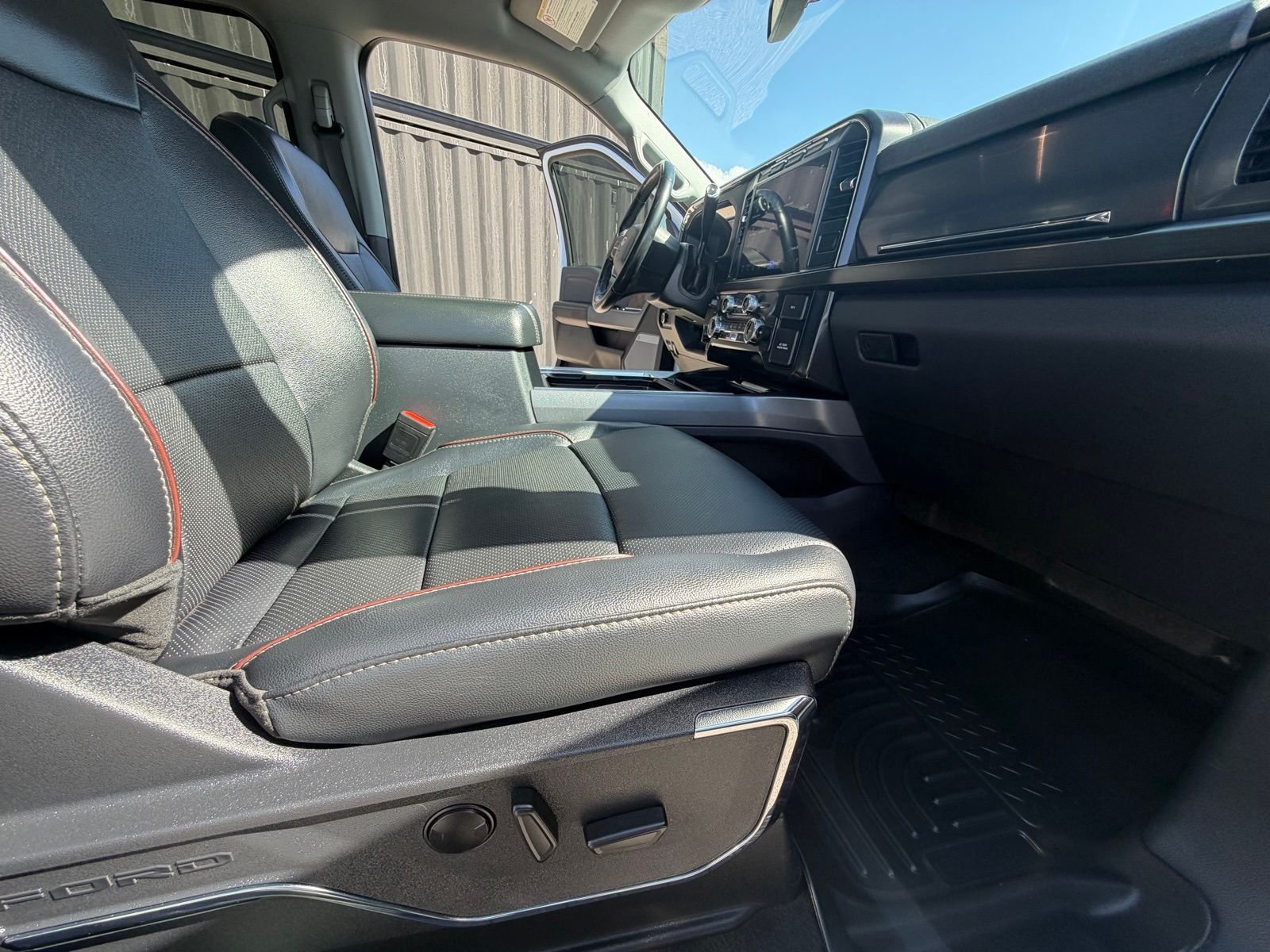 2023 Ford F-350 Super Duty Lariat - Photo 32