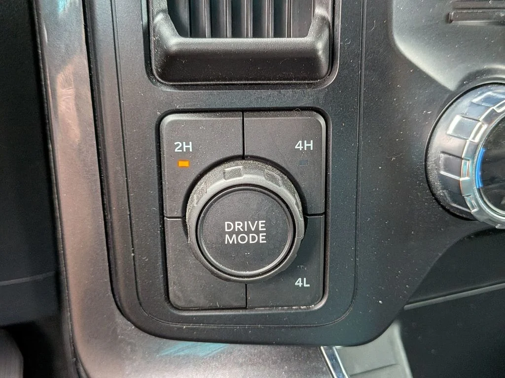 Used 2023 Silver Ford XLT image 19