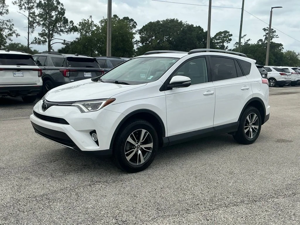Used 2017 White Toyota XLE image 2