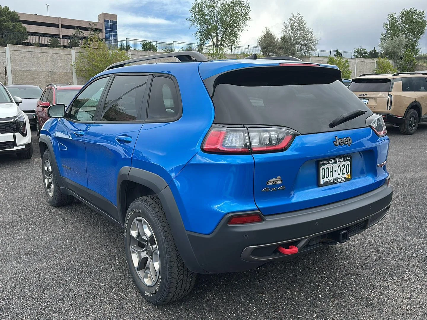 Used 2019 Hydro Blue Pearlcoat Jeep Trailhawk image 4