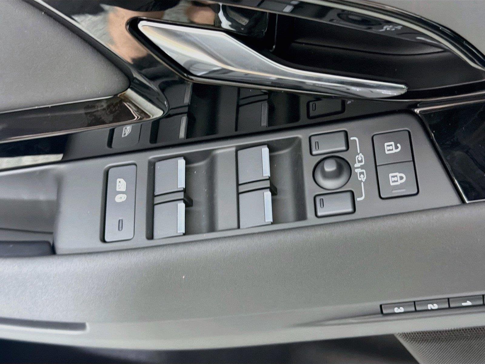 New 2026 Fuji White Land Rover Core S image 17