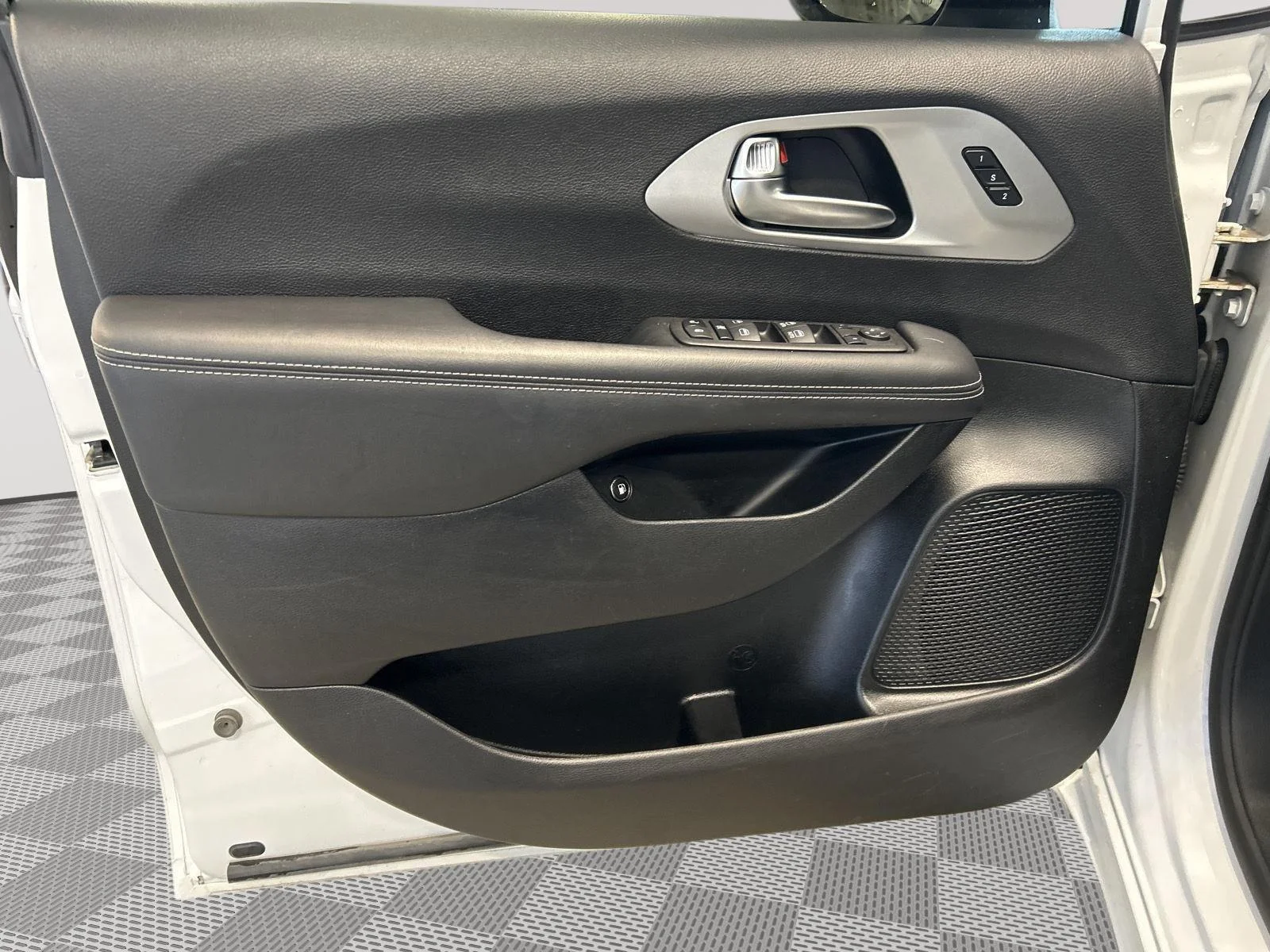 Used 2023 Bright White Clearcoat Chrysler Hybrid Touring L image 12
