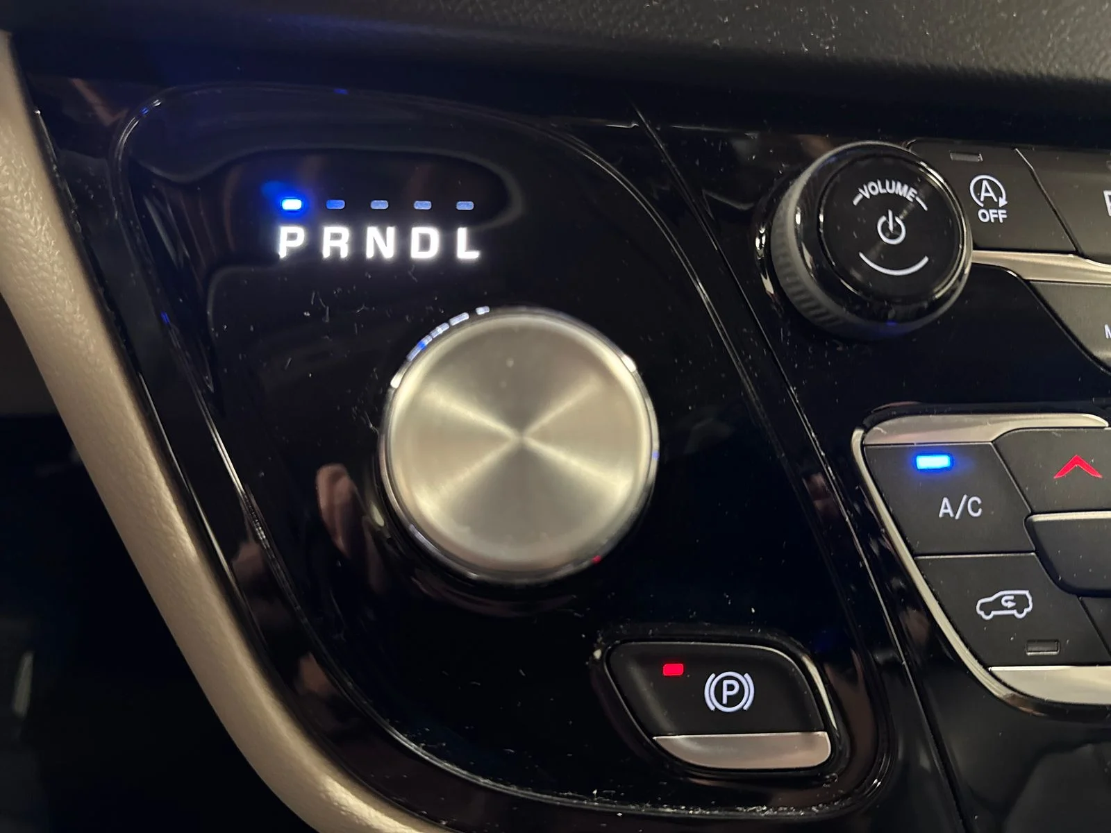 Used 2023 Brilliant Black Crystal Pearlcoat Chrysler Touring L image 24