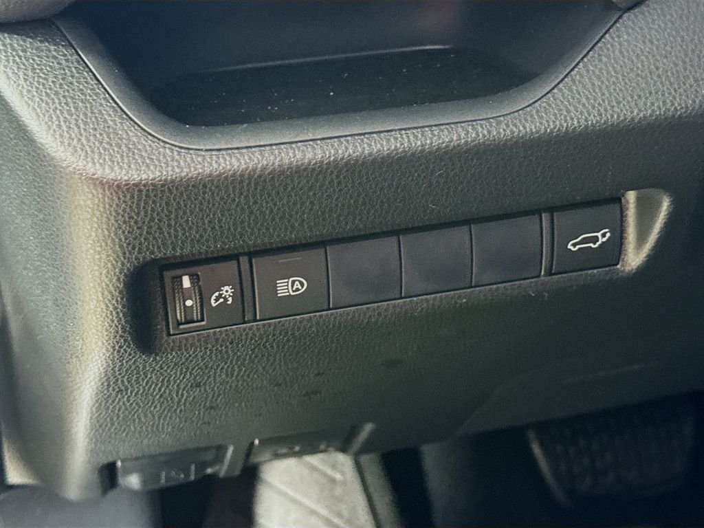 Used 2020 Magnetic Gray Metallic Toyota XLE Premium image 11