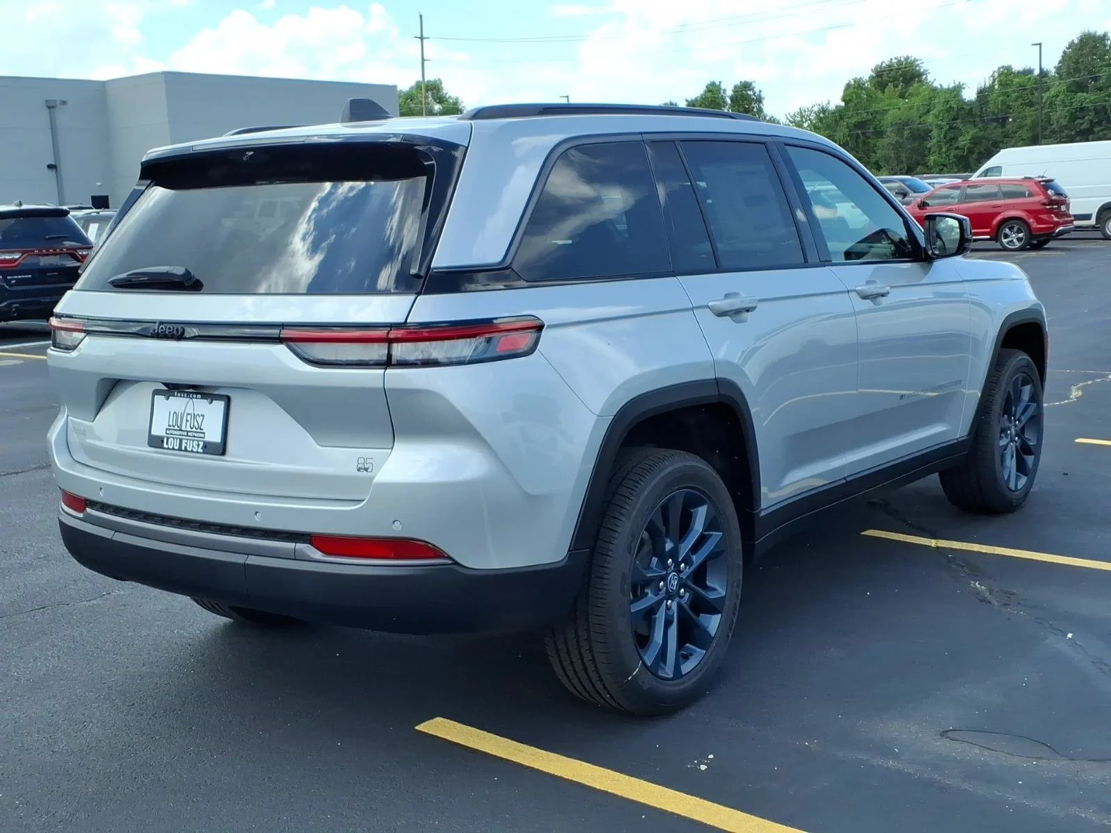 New 2026 Silver Zynith Exterior Paint Jeep  image 14