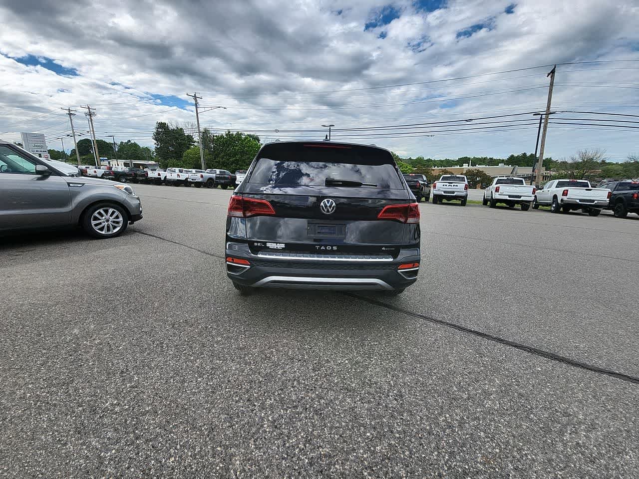 Used 2023 Deep Black Pearl Volkswagen SEL image 7