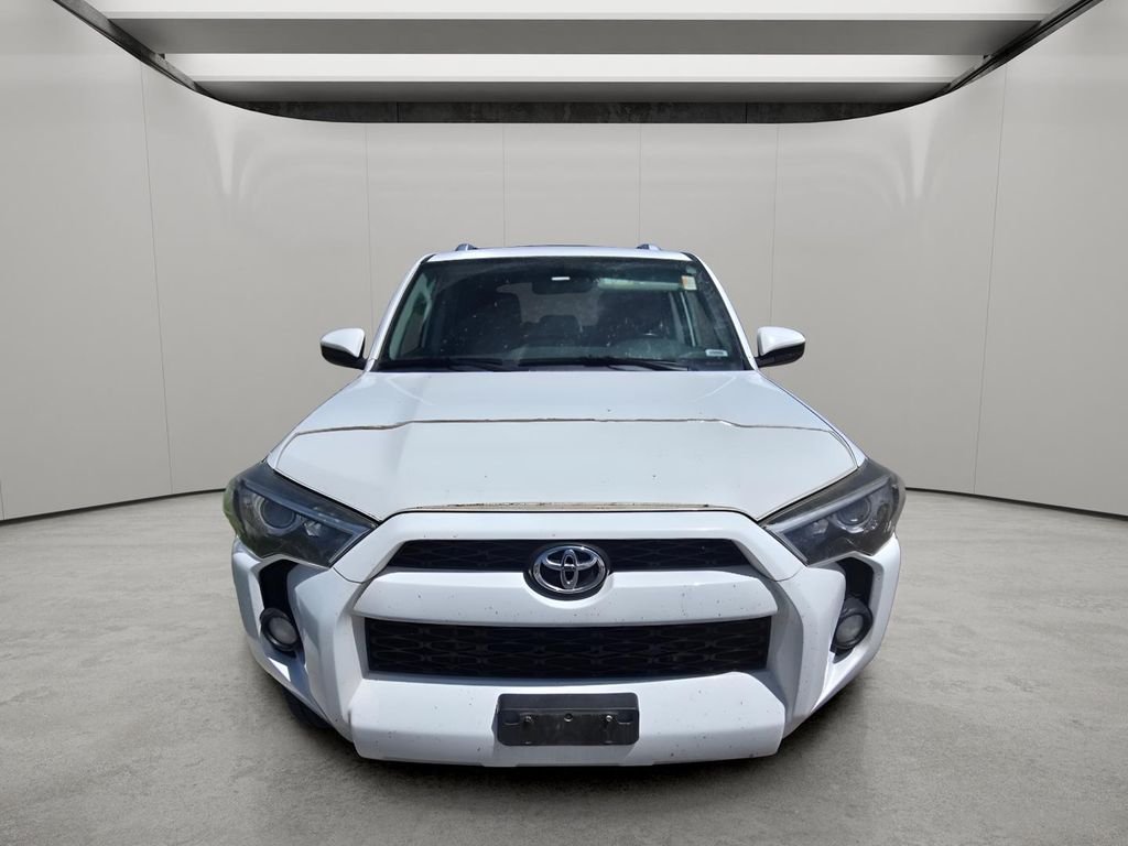 Used 2014 Super White Toyota SR5 image 8