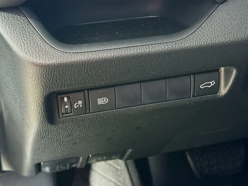Used 2020 Magnetic Gray Metallic Toyota XLE Premium image 11