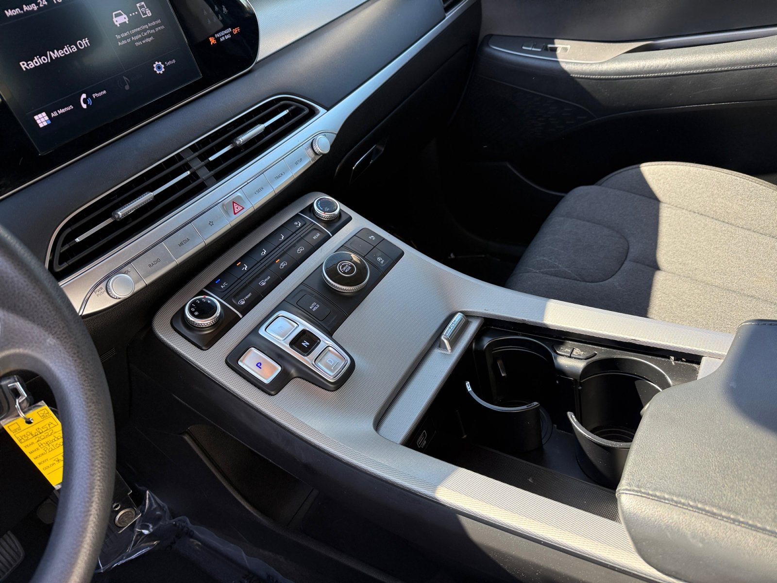 Used 2022 Abyss Black Hyundai SE image 13