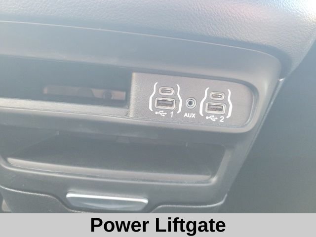Used 2025 Bright White Clearcoat Chrysler Select image 7