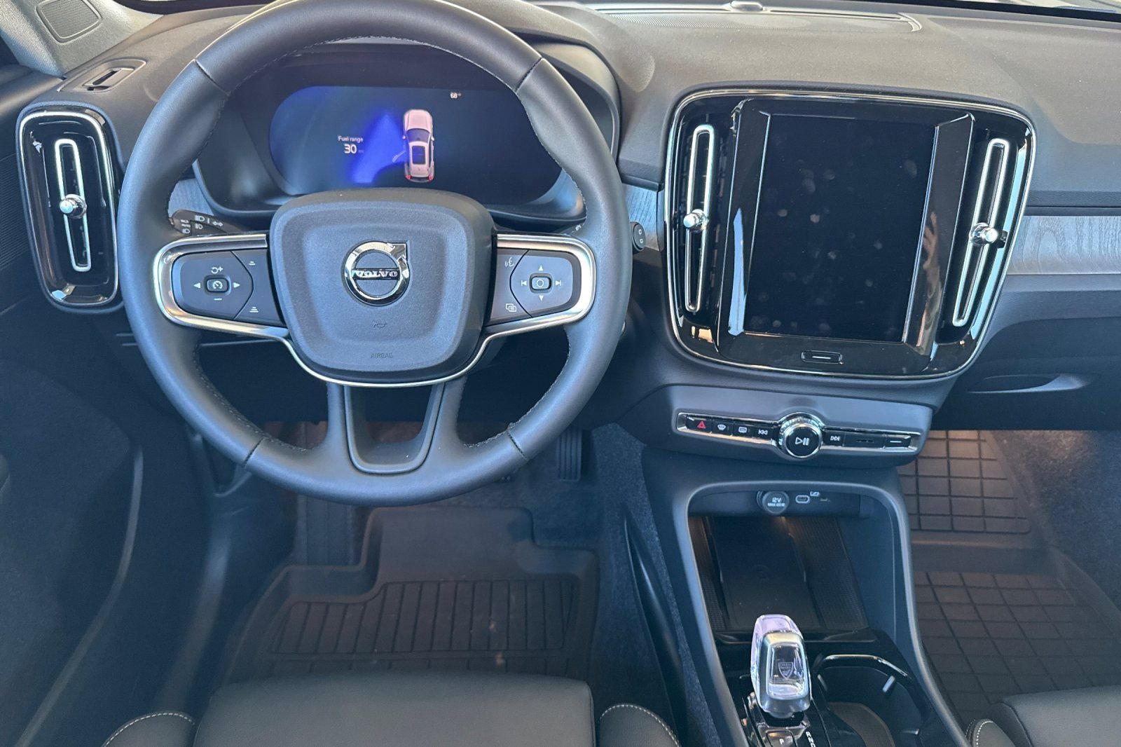 2026 Volvo XC40 Plus - Photo 13