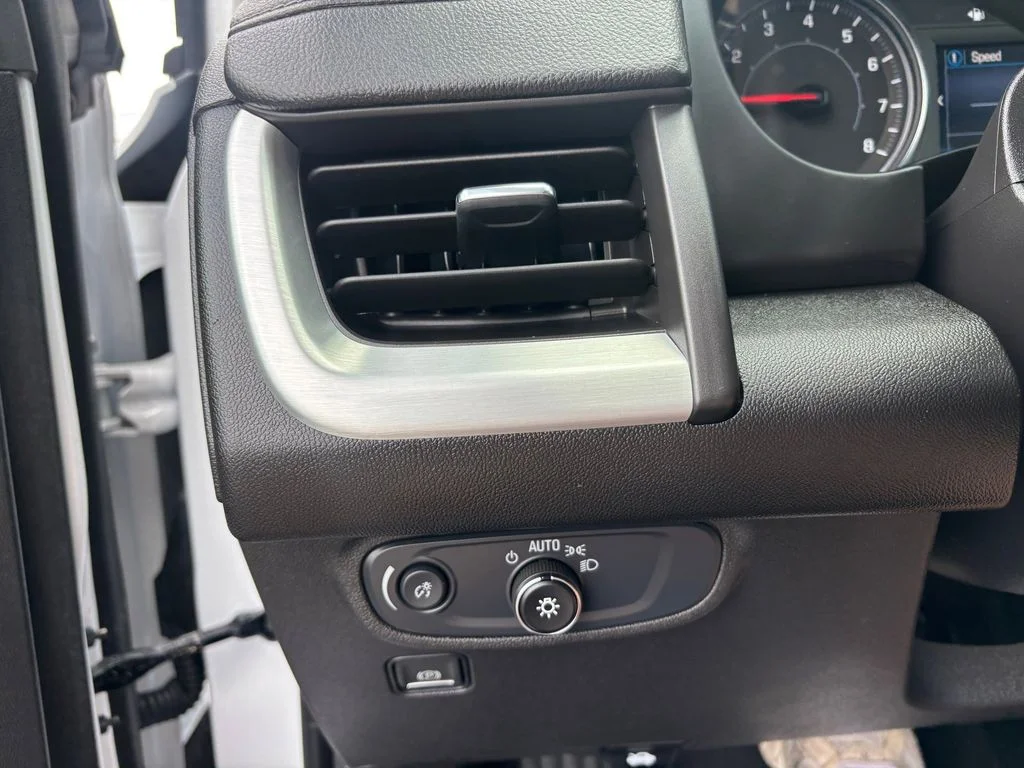 Used 2024 White GMC SLE image 20