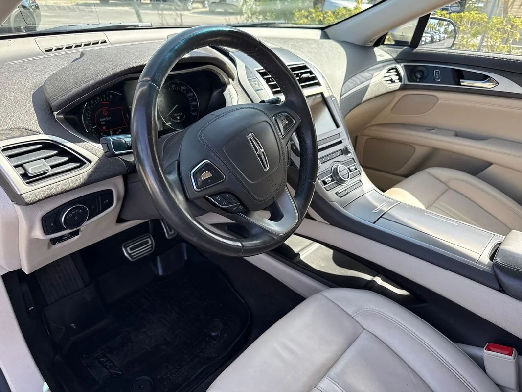 Used 2019  Lincoln Reserve I image 10