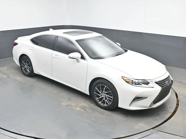 Used 2017 White Lexus 350 image 29