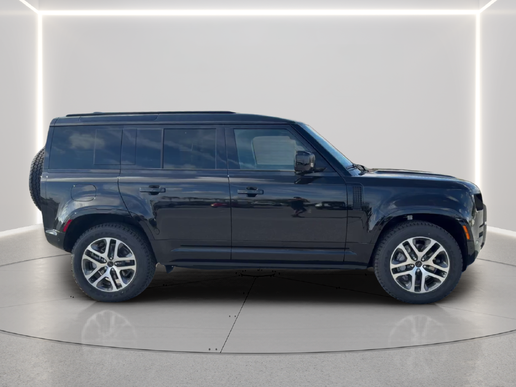 New 2026 Santorini Black Land Rover X-Dynamic SE image 4