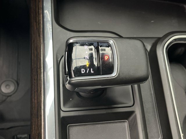 Used 2024 Summit White GMC Elevation image 26