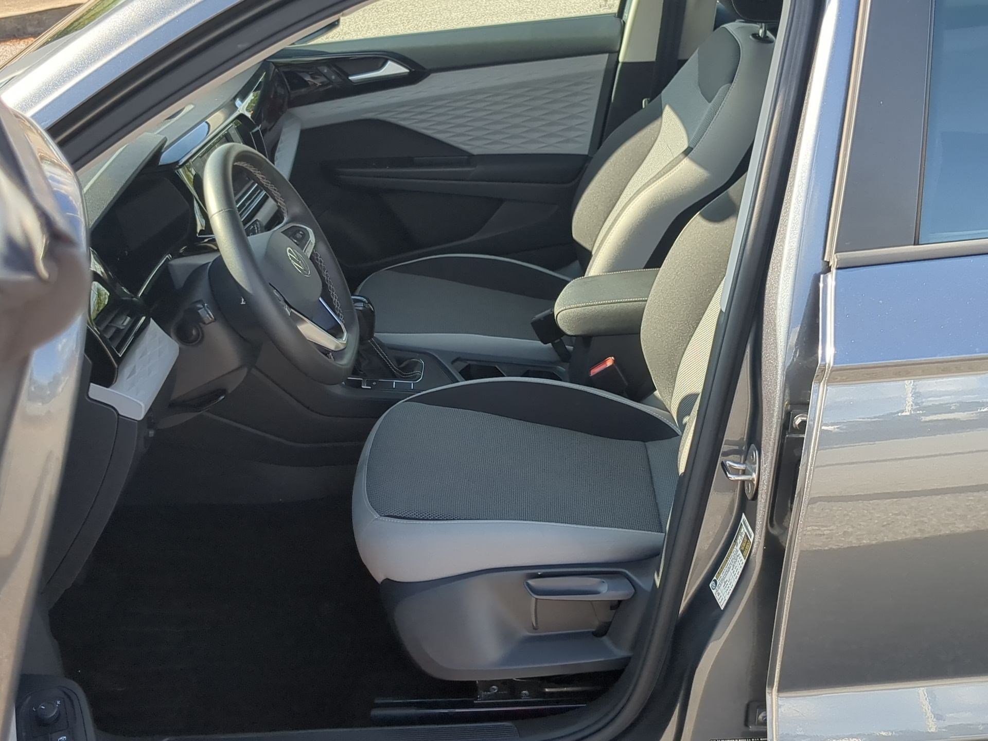 Used 2023  Volkswagen S image 12