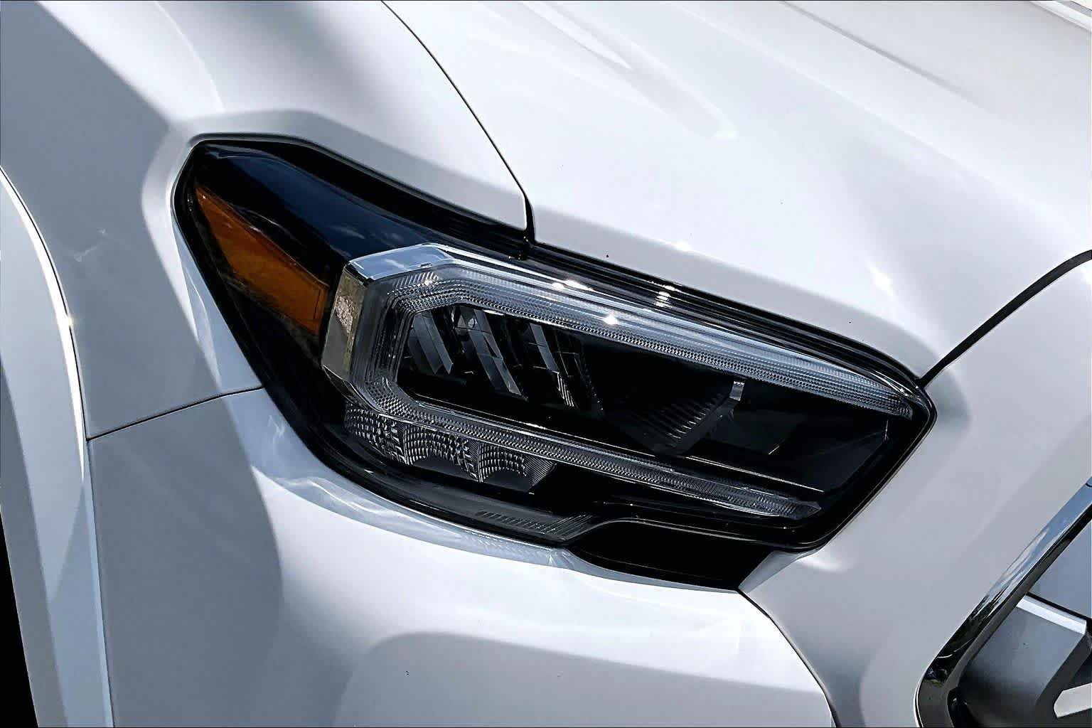 Used 2023 Ice Cap Toyota Limited image 28
