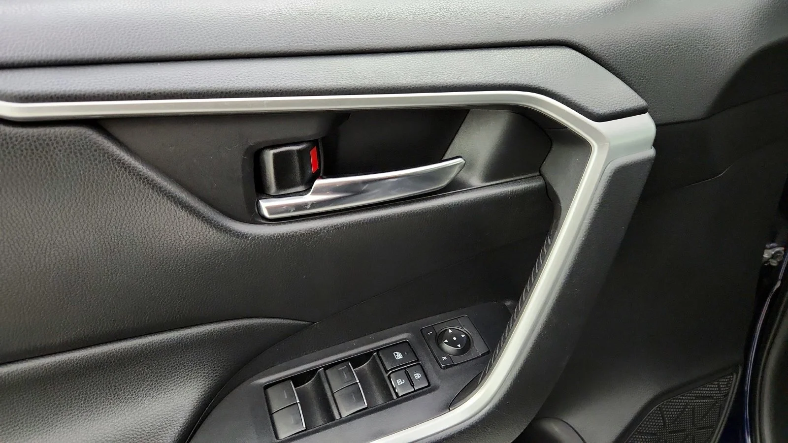 Used 2022  Toyota XLE image 34