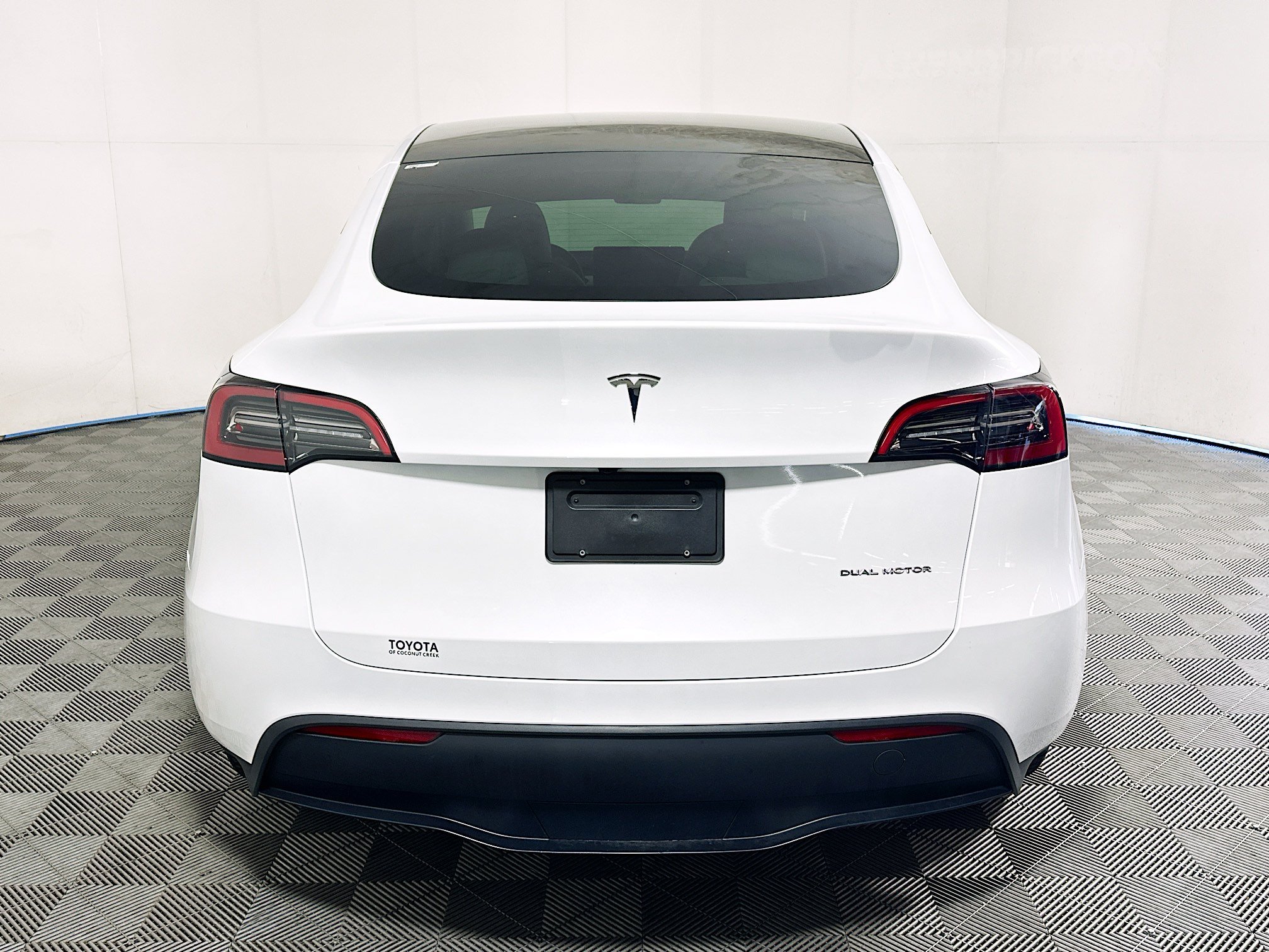 Used 2024 White Tesla Long Range image 4