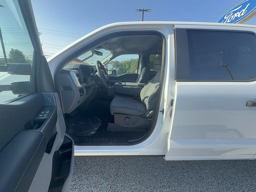 New 2026 Oxford White Ford XL image 12