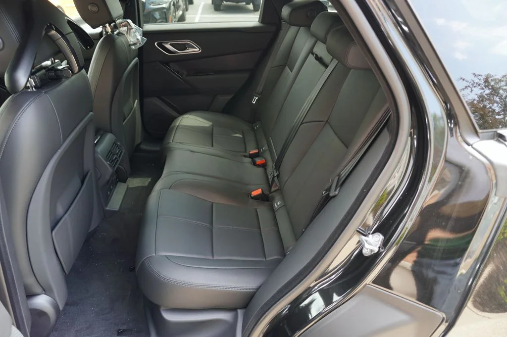 New 2026 Santorini Black Land Rover Dynamic SE image 31