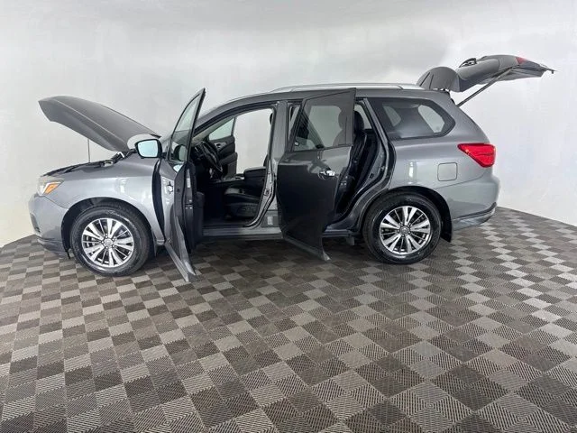 Used 2017 Gray Nissan SL image 9