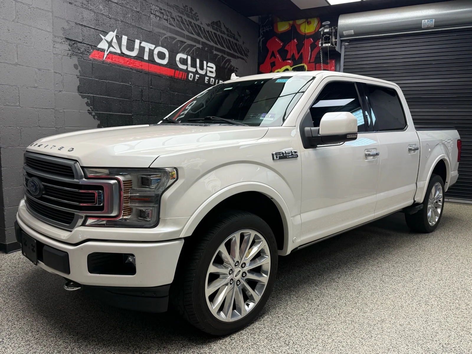 Used 2018 White Platinum Metallic Tri-Coat (ug) Ford Limited image 3