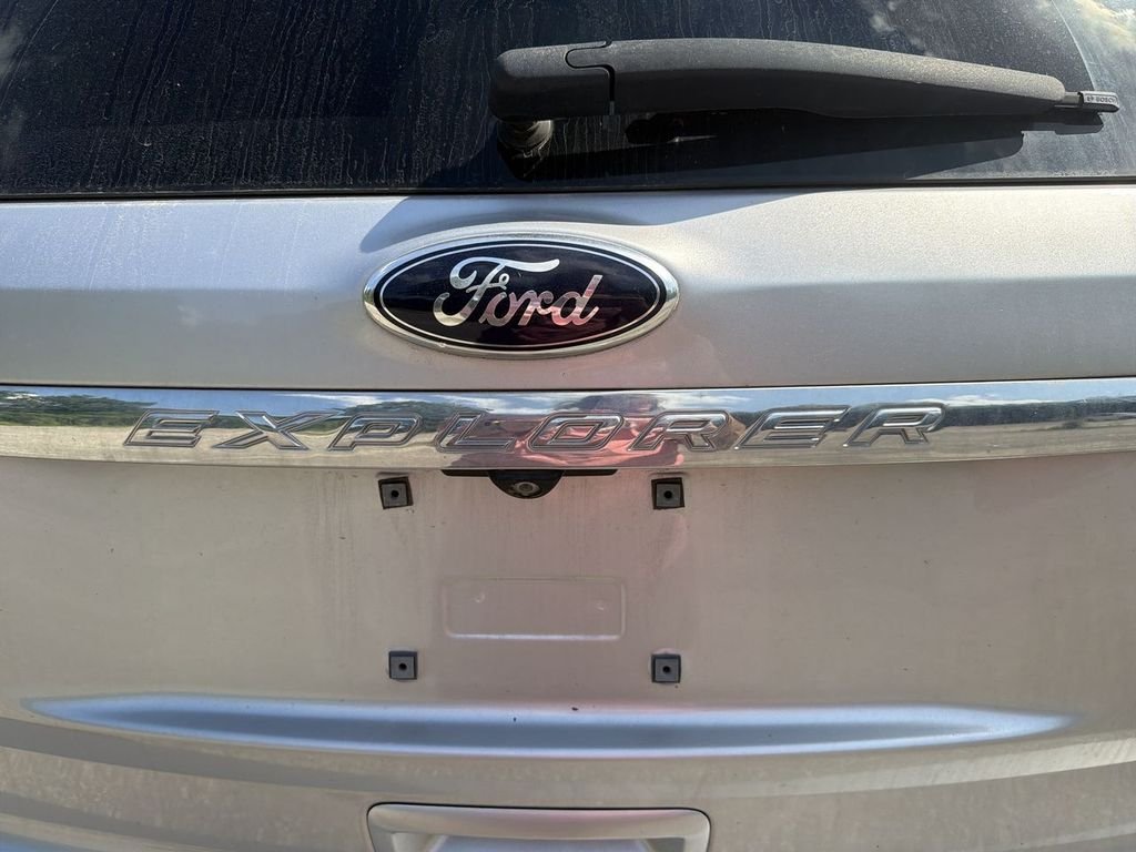 Used 2015 Silver Ford Limited image 27