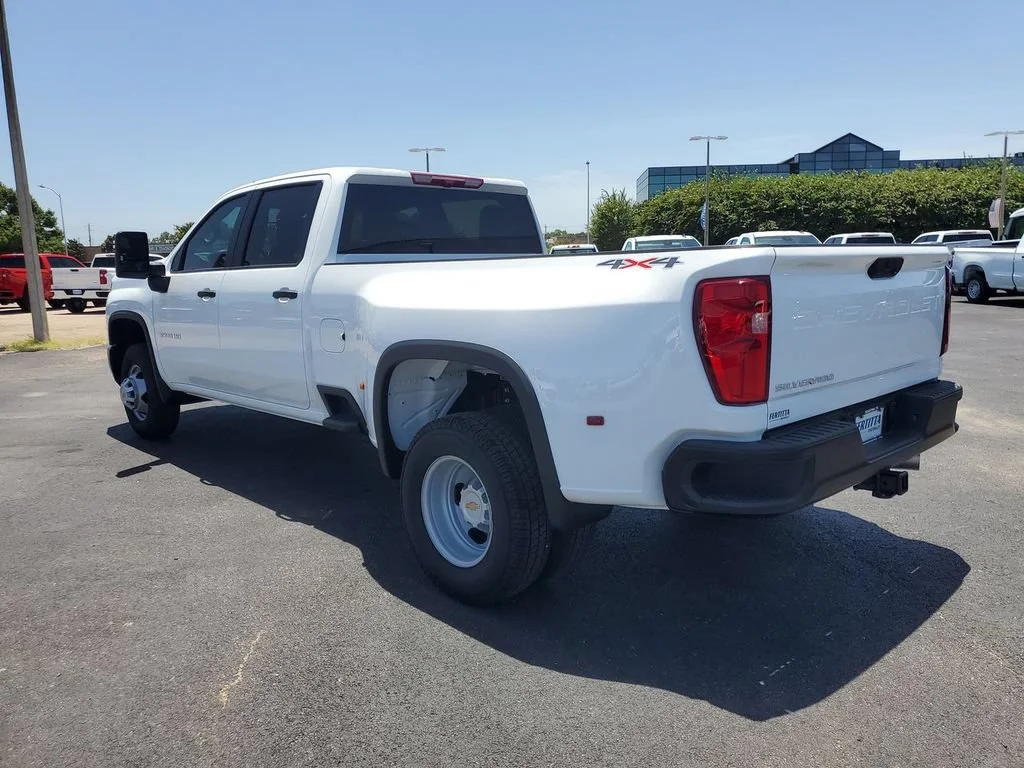 New 2026 Summit White Chevrolet WT image 17