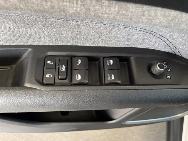 Used 2024 Bright White Clearcoat Jeep Latitude image 38