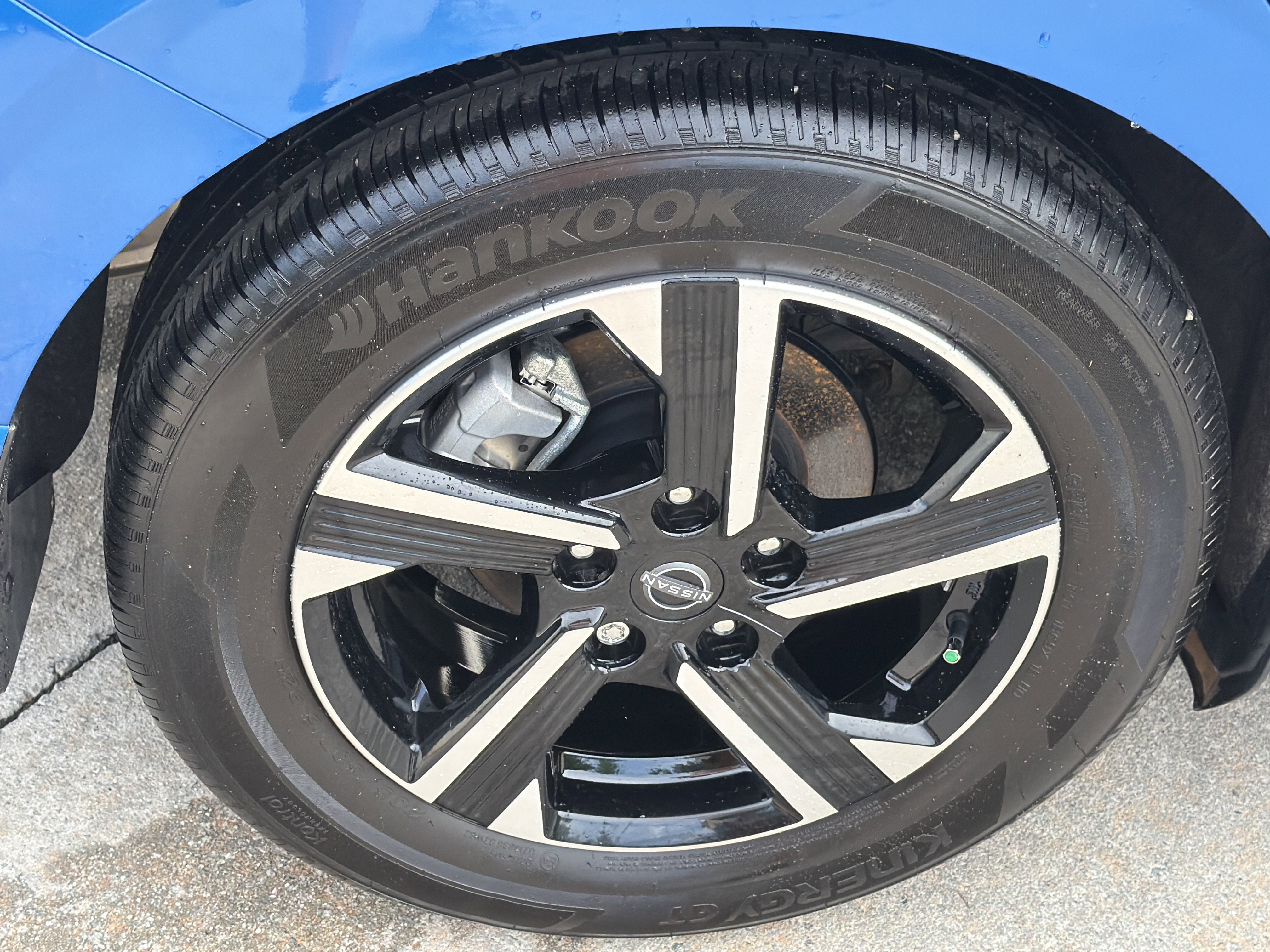 Used 2025 Electric Blue Metallic Nissan SV image 18