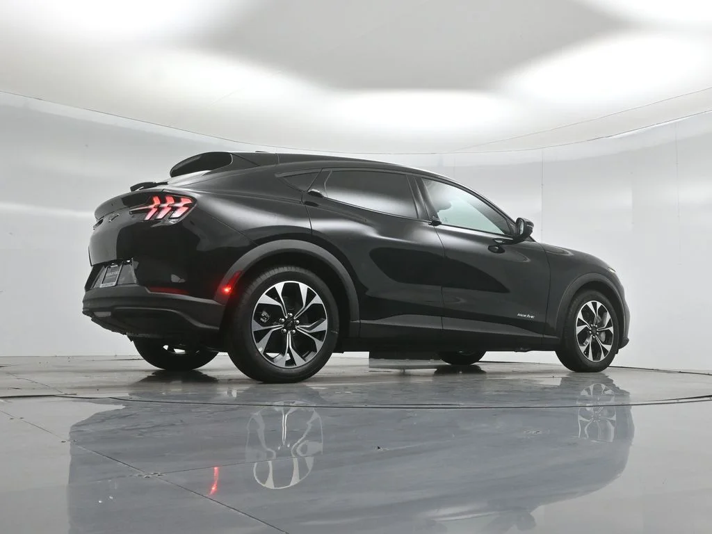 New 2026 Shadow Black Ford Select image 46