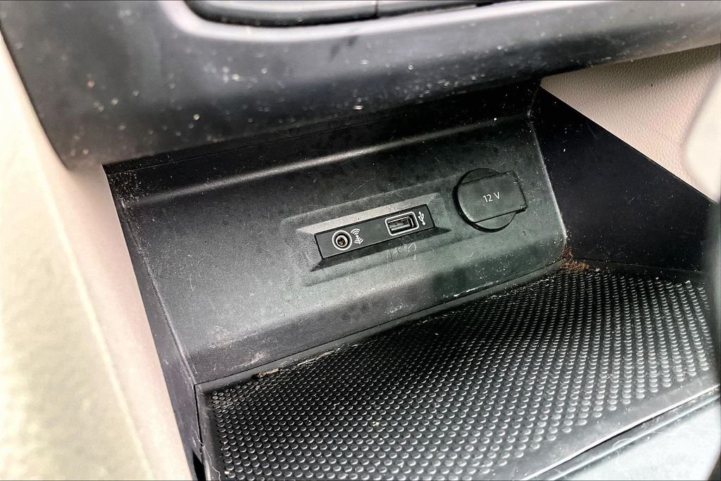Used 2019 Black Volkswagen 3.6L V6 SE image 26