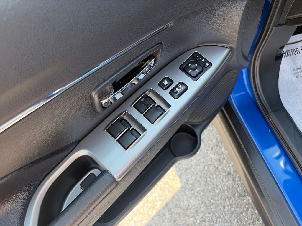 Used 2025 Blue Mitsubishi 2.0 SE image 11