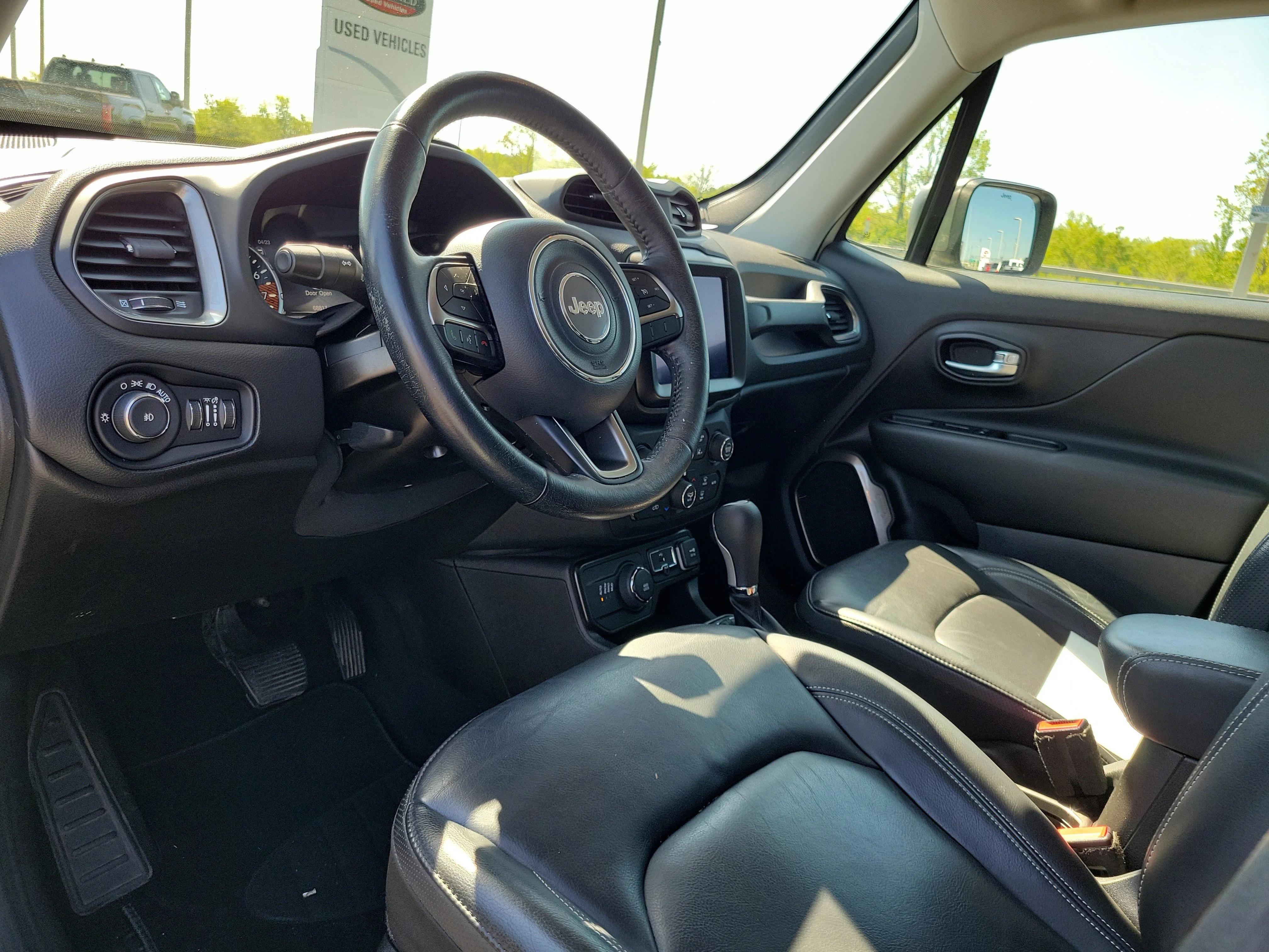 Used 2021 Alpine White Clear Coat Jeep Limited image 19