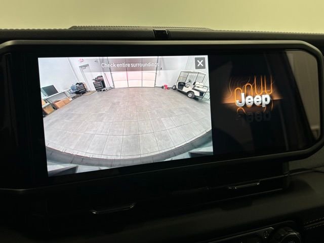 Used 2024 White Jeep Sahara image 26