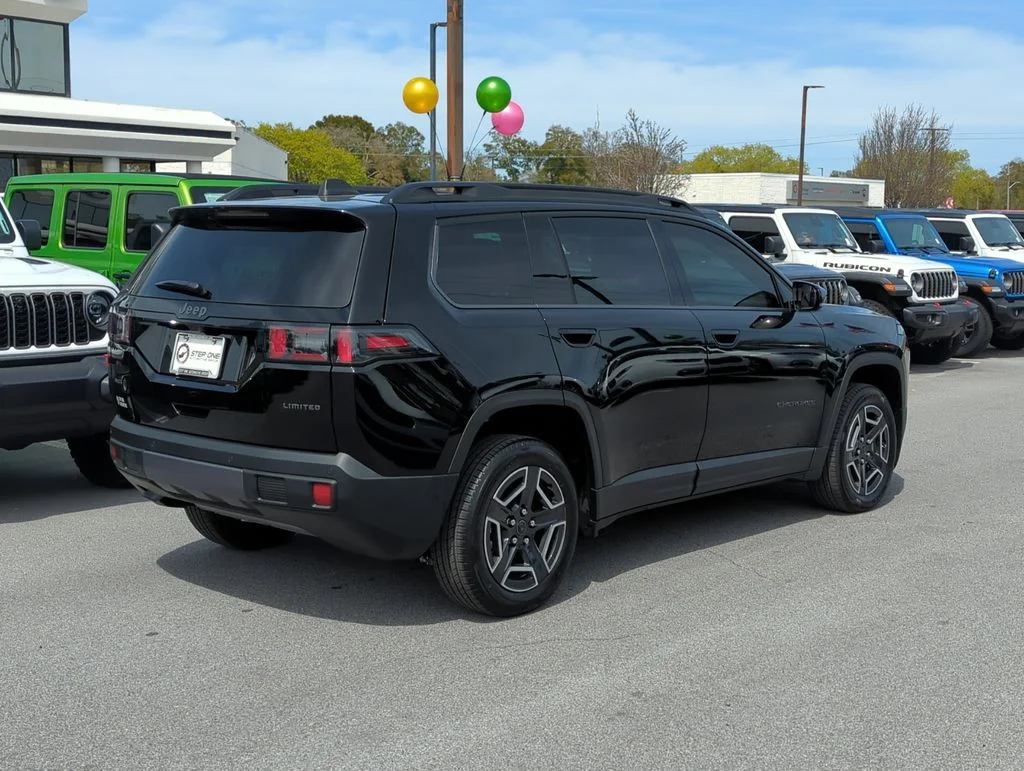 New 2026 Diamond Black Crystal Pearlcoat Jeep Limited image 5