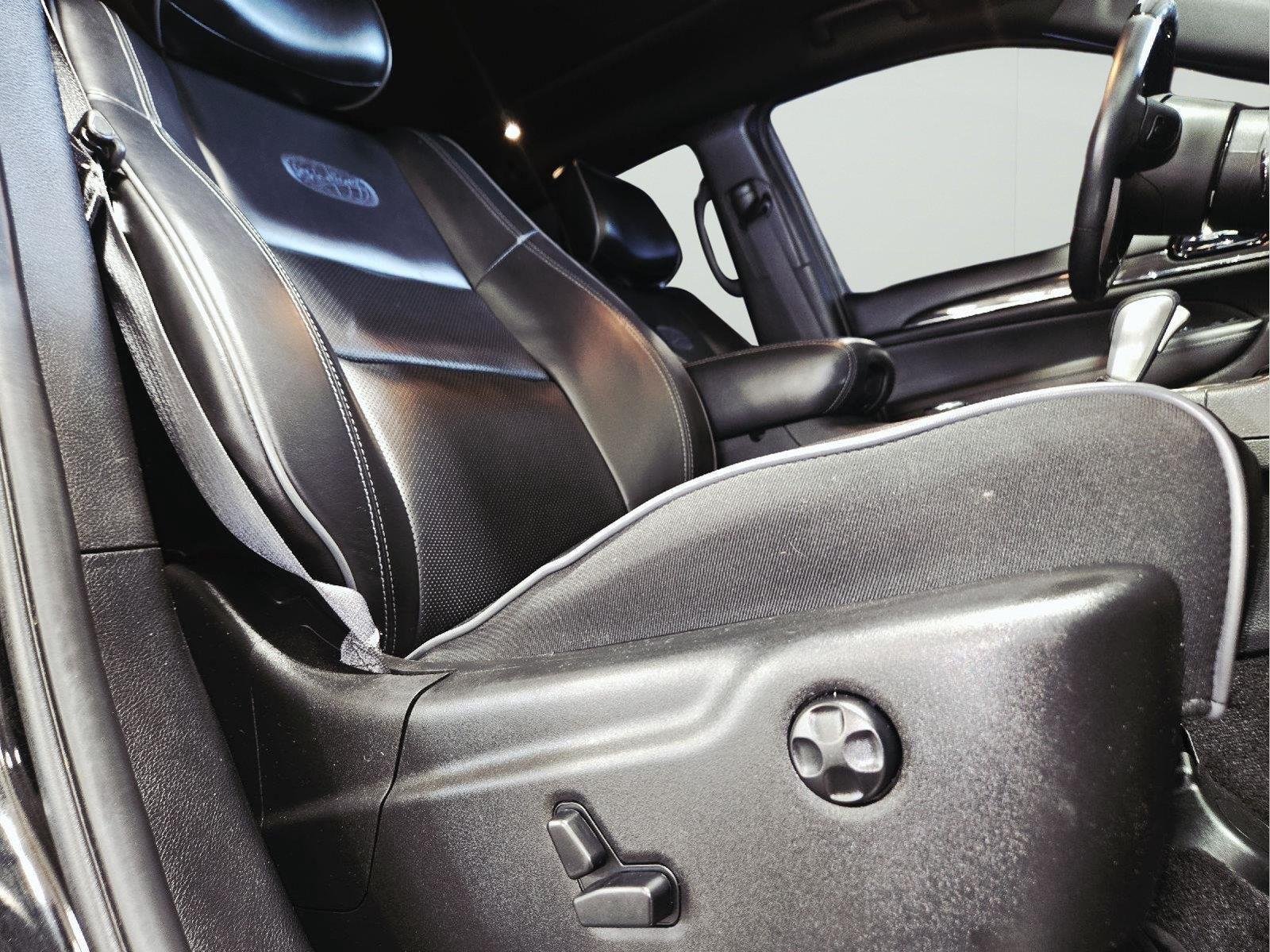 Used 2019 Diamond Black Jeep Overland image 74