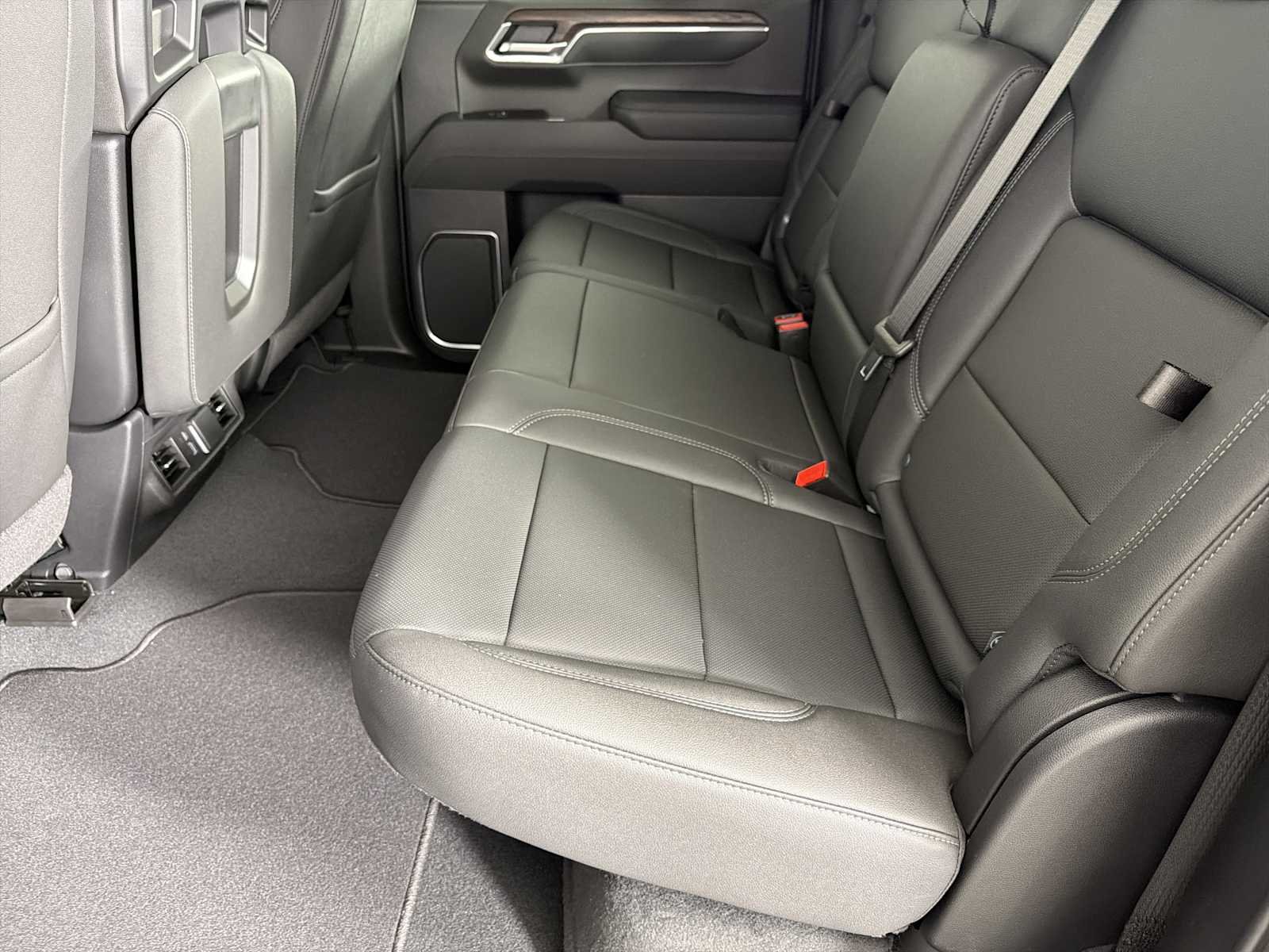 2026 GMC Sierra 1500 SLT - Photo 18