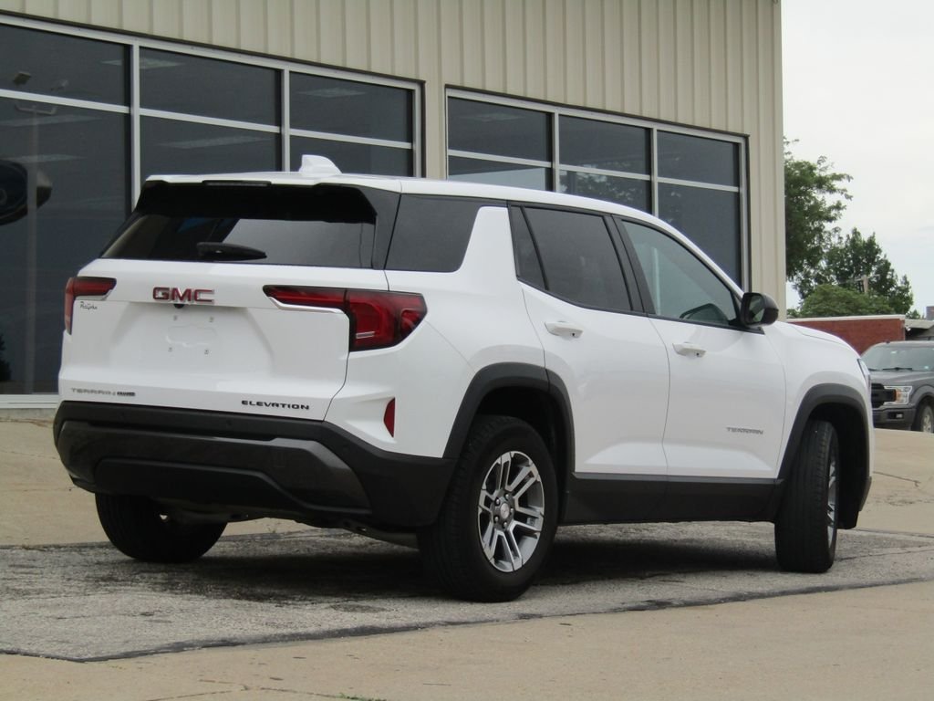 Used 2025 White GMC Elevation image 3
