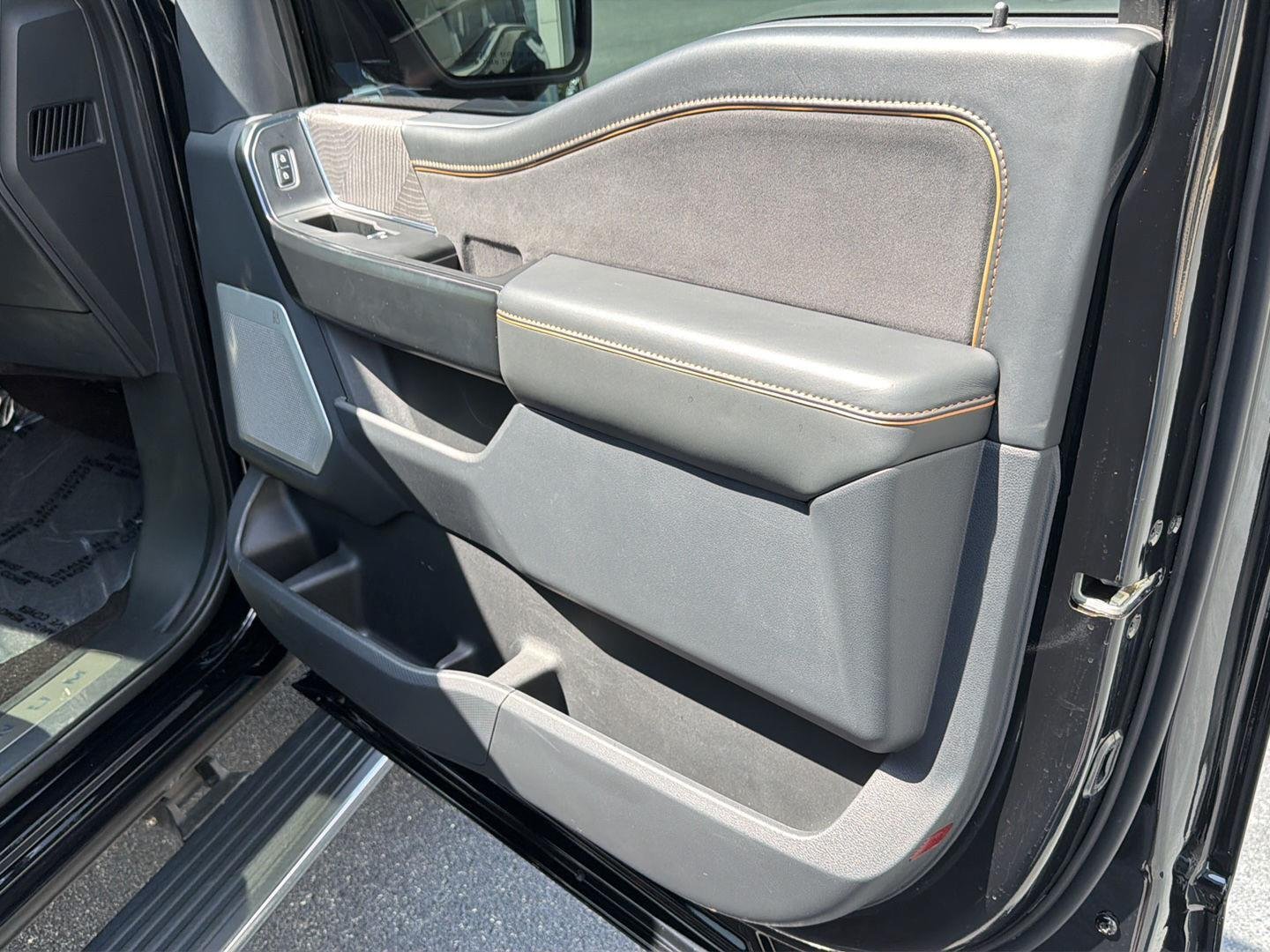 Used 2023 Agate Black Ford Platinum image 15