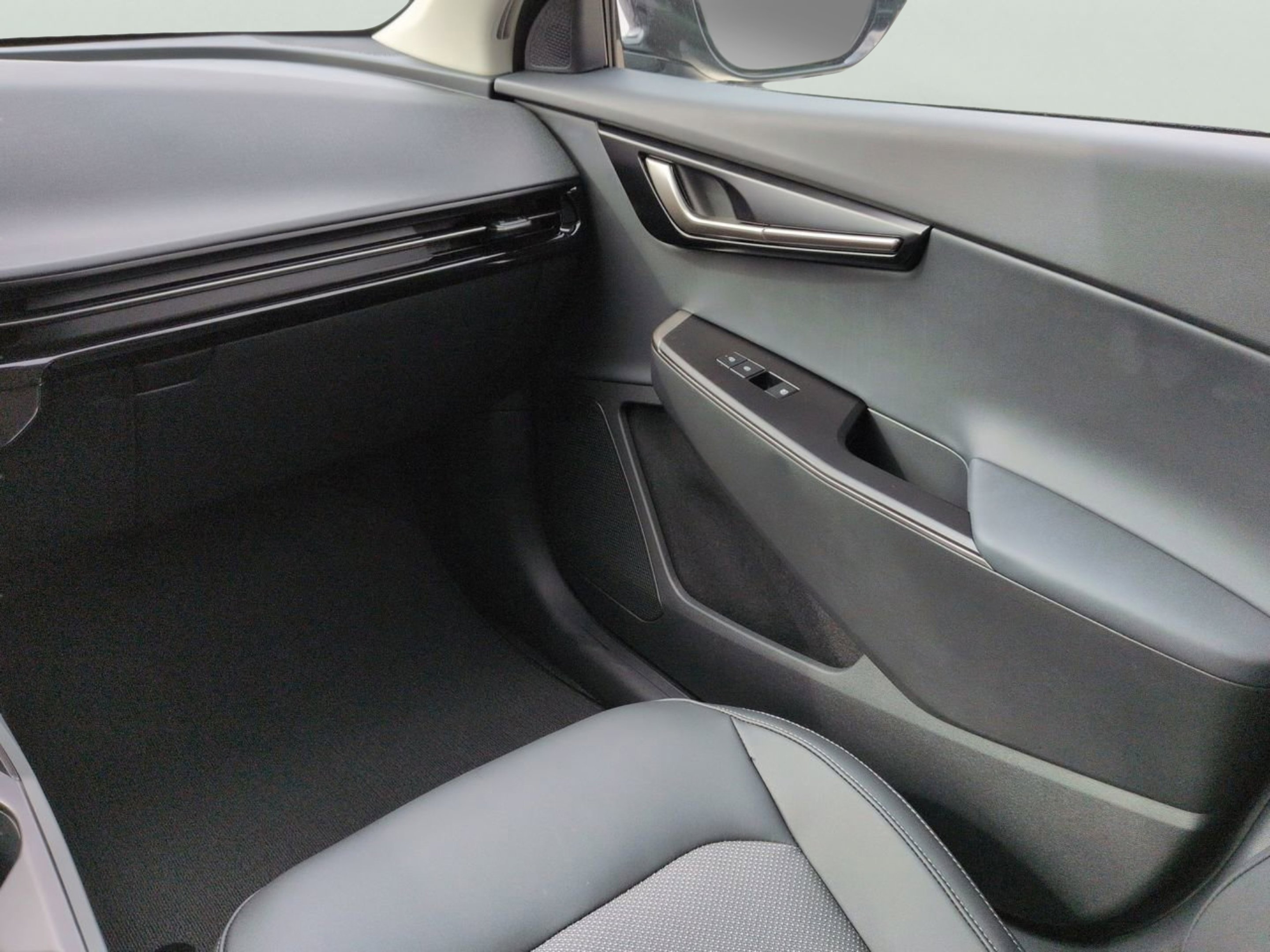 New 2026 Wolf Gray Kia Light Long Range image 12