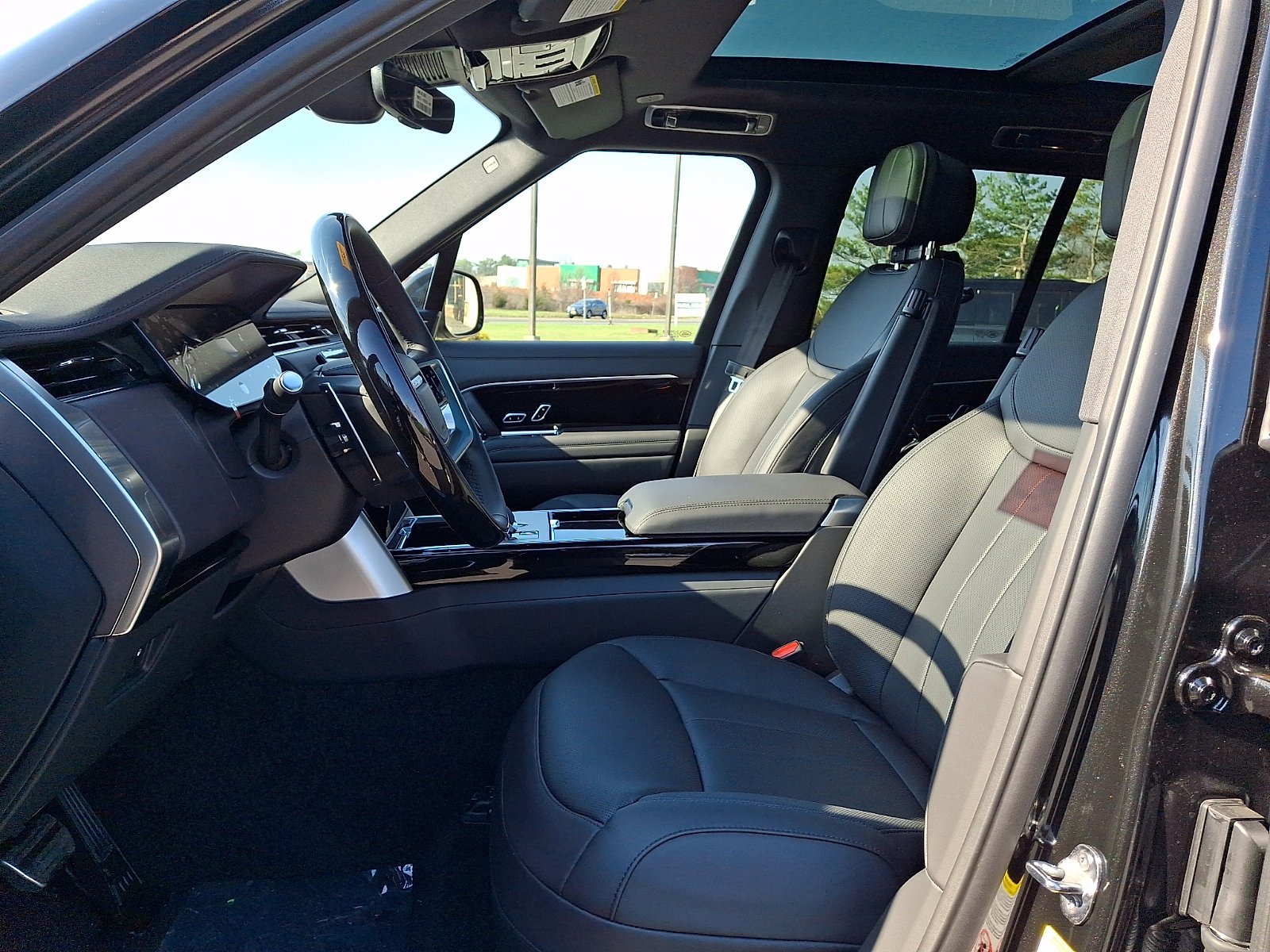 New 2026 Santorini Black Land Rover SE image 11