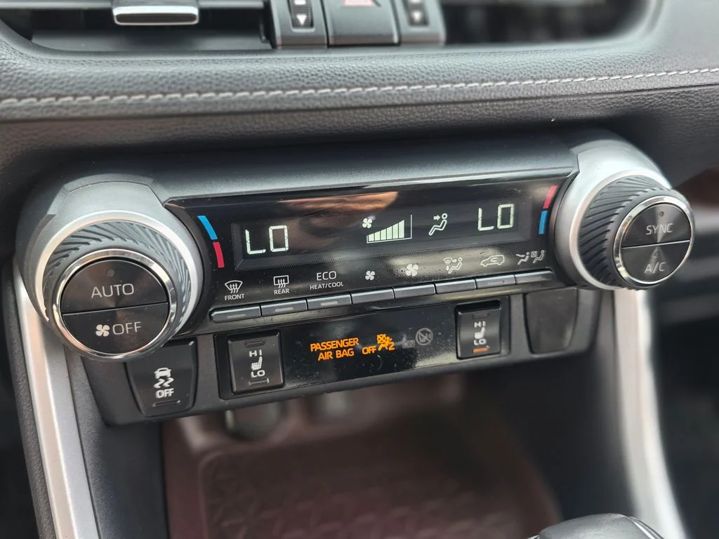 2020 Toyota RAV4 Limited - Photo 33